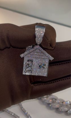 MOissanite pendant