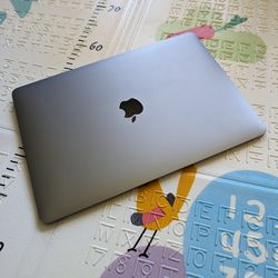 MacBook Air 2019  In Mint Condition 