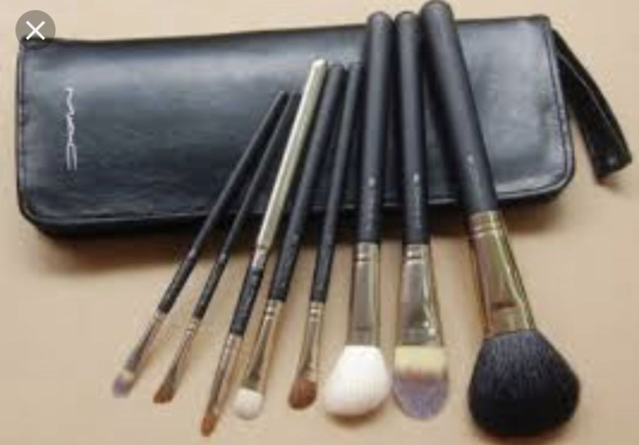 MAC 8 makeup brush set NEW