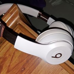 BEATS SOLO 4 $120 (O.B.O)