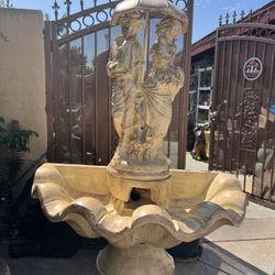 Fountain. Couple 