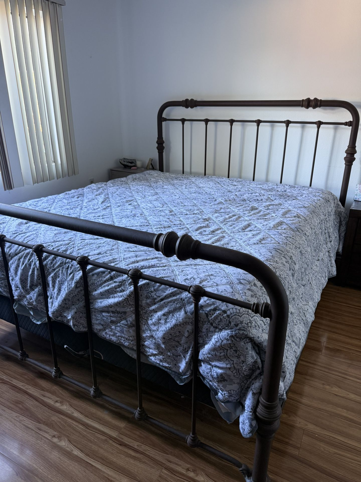 Farm House Metal Bed Frame/ California King