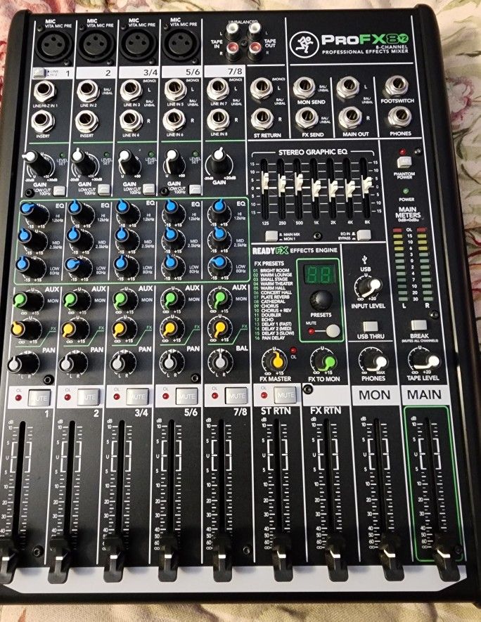 Mackie Profx8v2