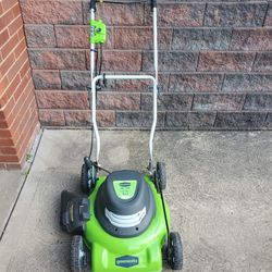 GREENWORKS 18 INCH 12 AMP ELECTRIC CORDED MOWER MULCH OR SIDE DISCHARGE LIKE NEW CONDITION WORKS PERFECT LIGHTWEIGHT EASY TO USE 