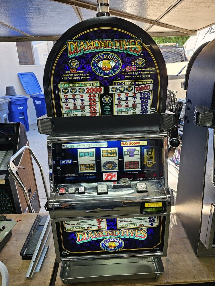 IGT SLOT MACHINE (Diamond Five)