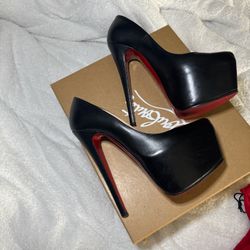 100 % authentic •Christian Louboutin black Daffodile 160 Kid platform heels
