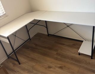 Computer desk