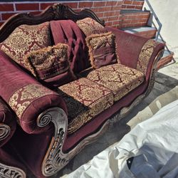 FREE/GRATIS SOFA AND LOVE SEAT