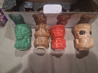 GEEKI TIKIS MOS EISLEY CANTINA