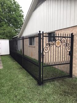 Gate and fence - porton y reja