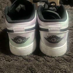 Nike air Jordan size 6.5 youth. $10