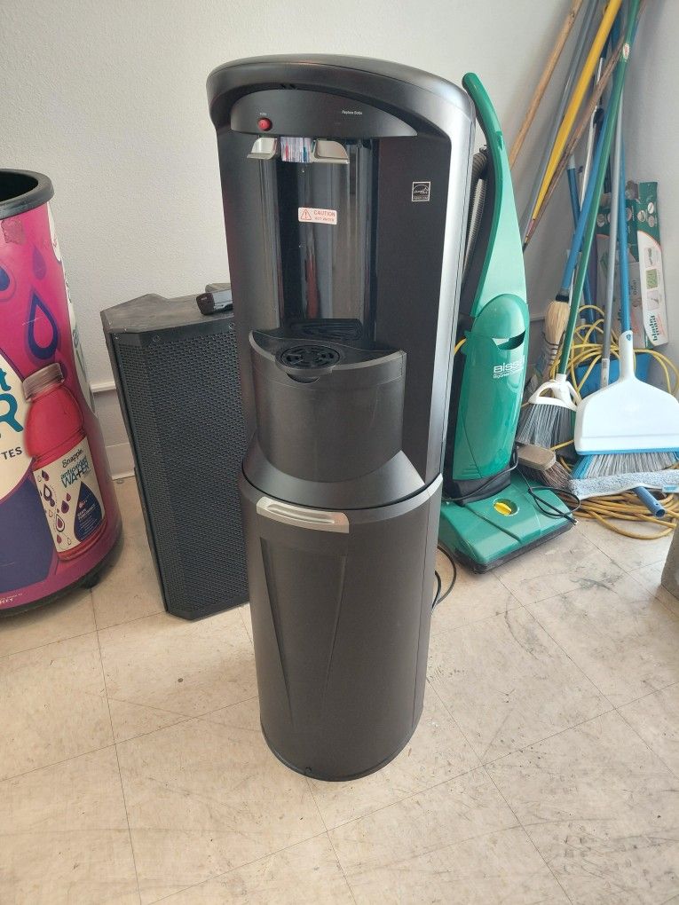 Bottom Loading Water Dispenser With 1 Empty Bottle.