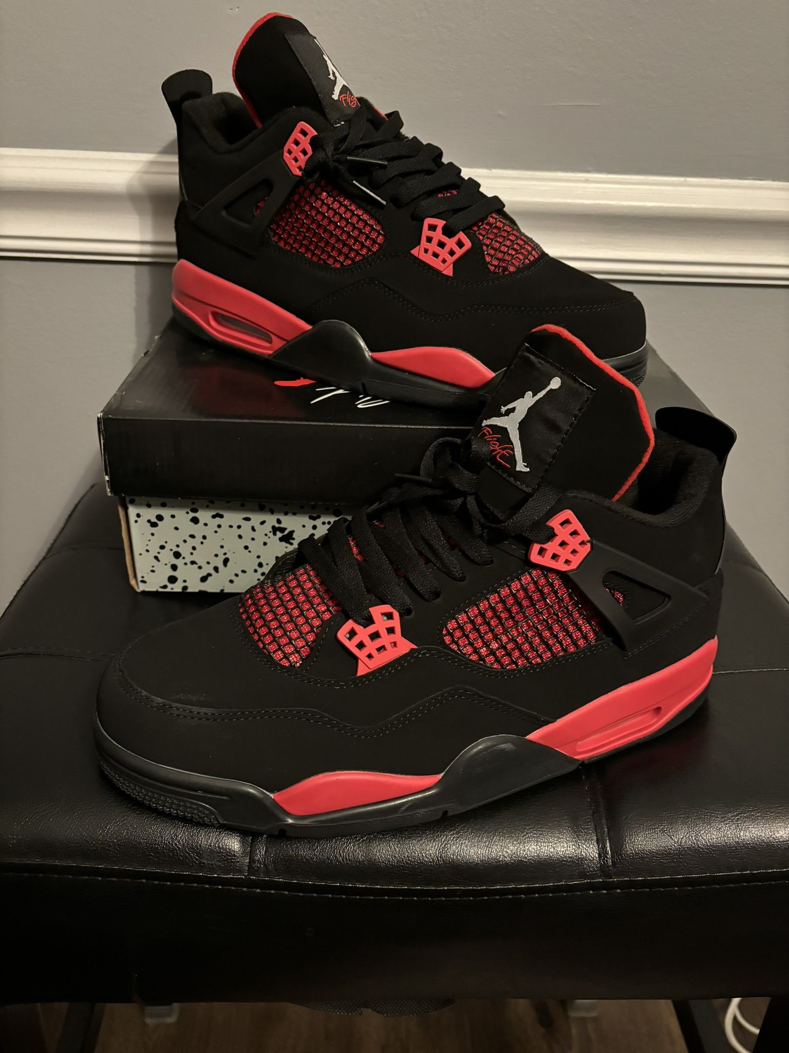 Jordan 4 Red Thunder Size 10 Men’s Sneakers