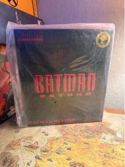 MEZCO ONE 12 : Batman Beyond