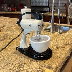 Vintage Sunbeam Mixmaster Stand Mixer Model 5B White ~ One  Bowls & Beaters Works