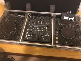 2 Pioneer cdj 1000s and behringer ddm4000