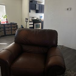 BROWN LEATHER COUCHES 
