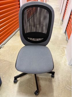 Set of 4 Modern Mesh Office Chairs – Great Condition