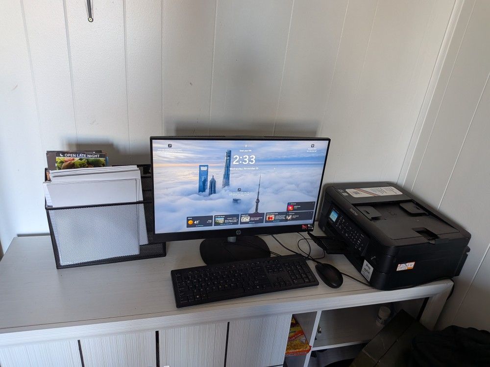 Computer Set Like New Not Even A Year Old Yet