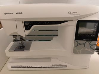 Husqvarna Viking Opal 390Q sewing machine