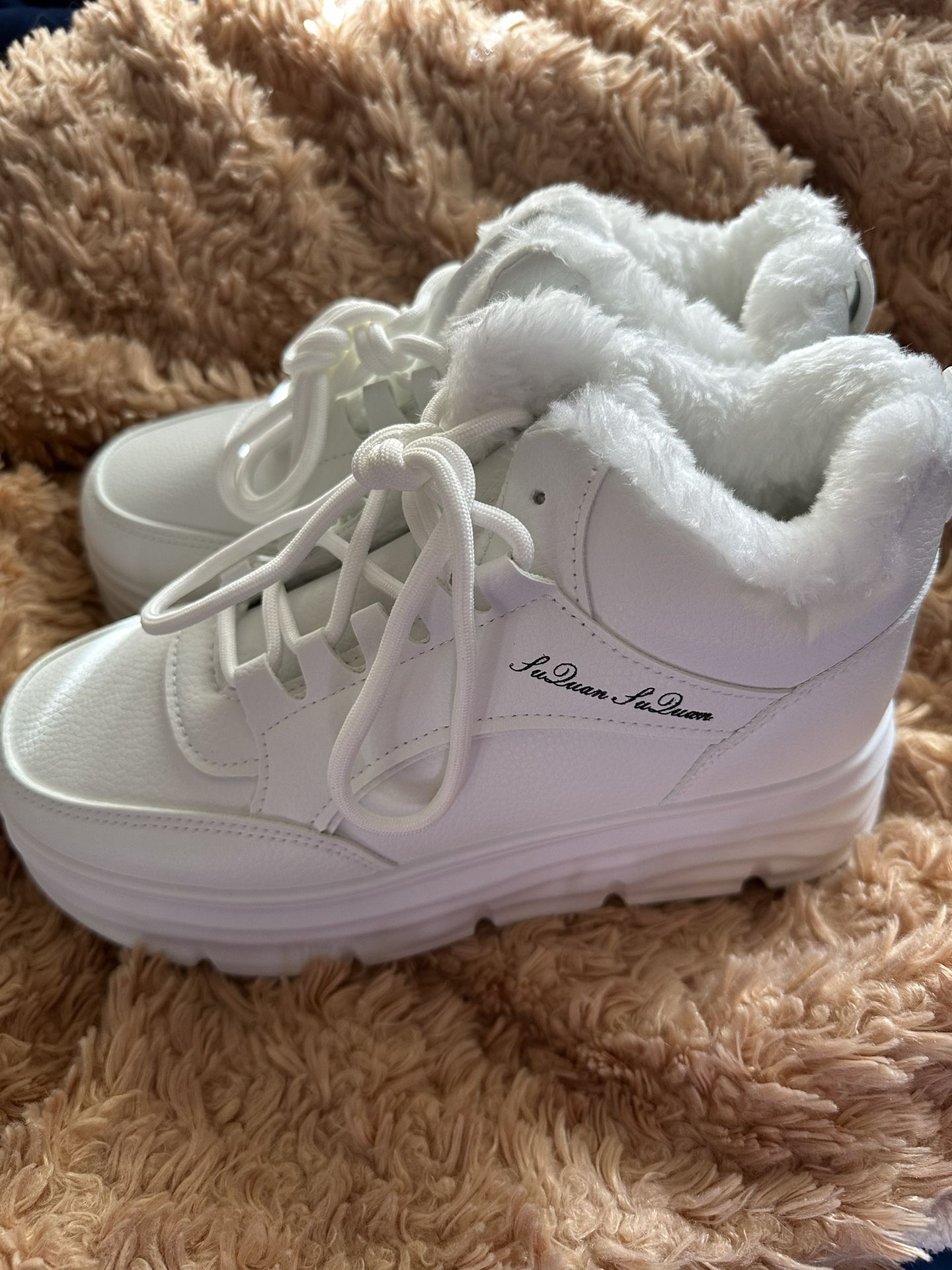 Chunky White Fluffy Boots Women’s 9.5