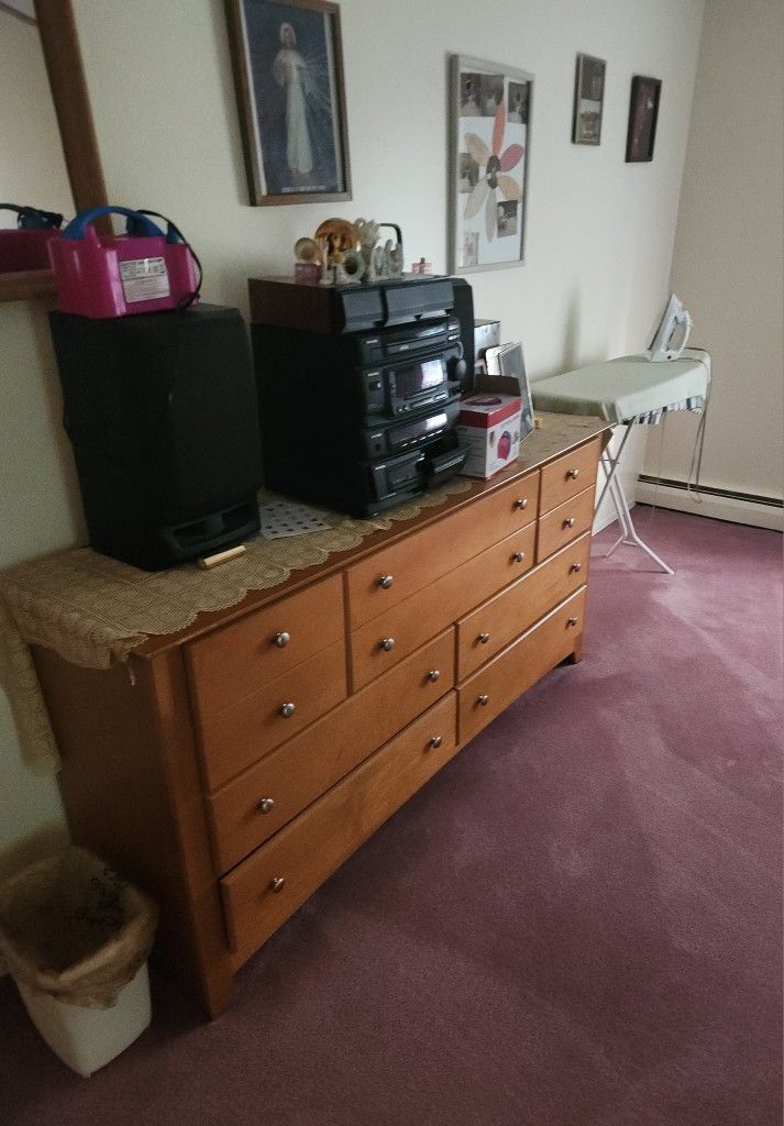 10-Drawer Dresser