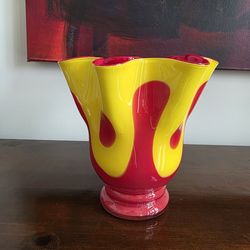 Murano - Hand-blown art glass vase in yellow and red 'handkerchief' style (Fazzoletto), Italian Murano-style