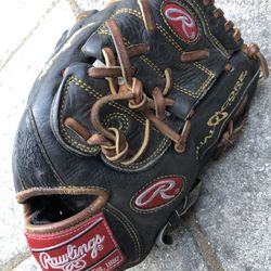 Rawlings Heart Of The Hide Baseball Glove Sz 11 3/4” . Has normal wear bit still a solid quality glove. $90 firm! Check out the pics