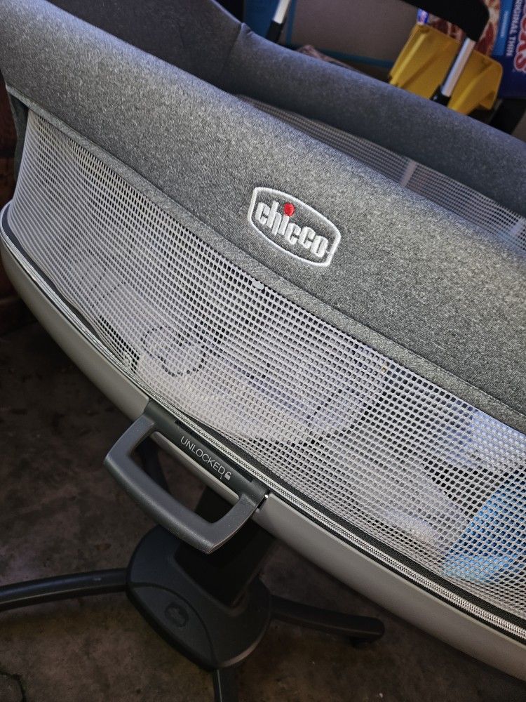 Chicco Bedside Bassinet