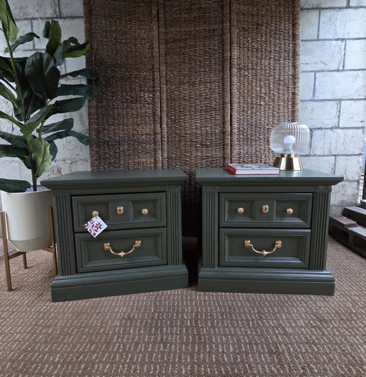 NIGHTSTANDS/SIDE TABLES 💚 