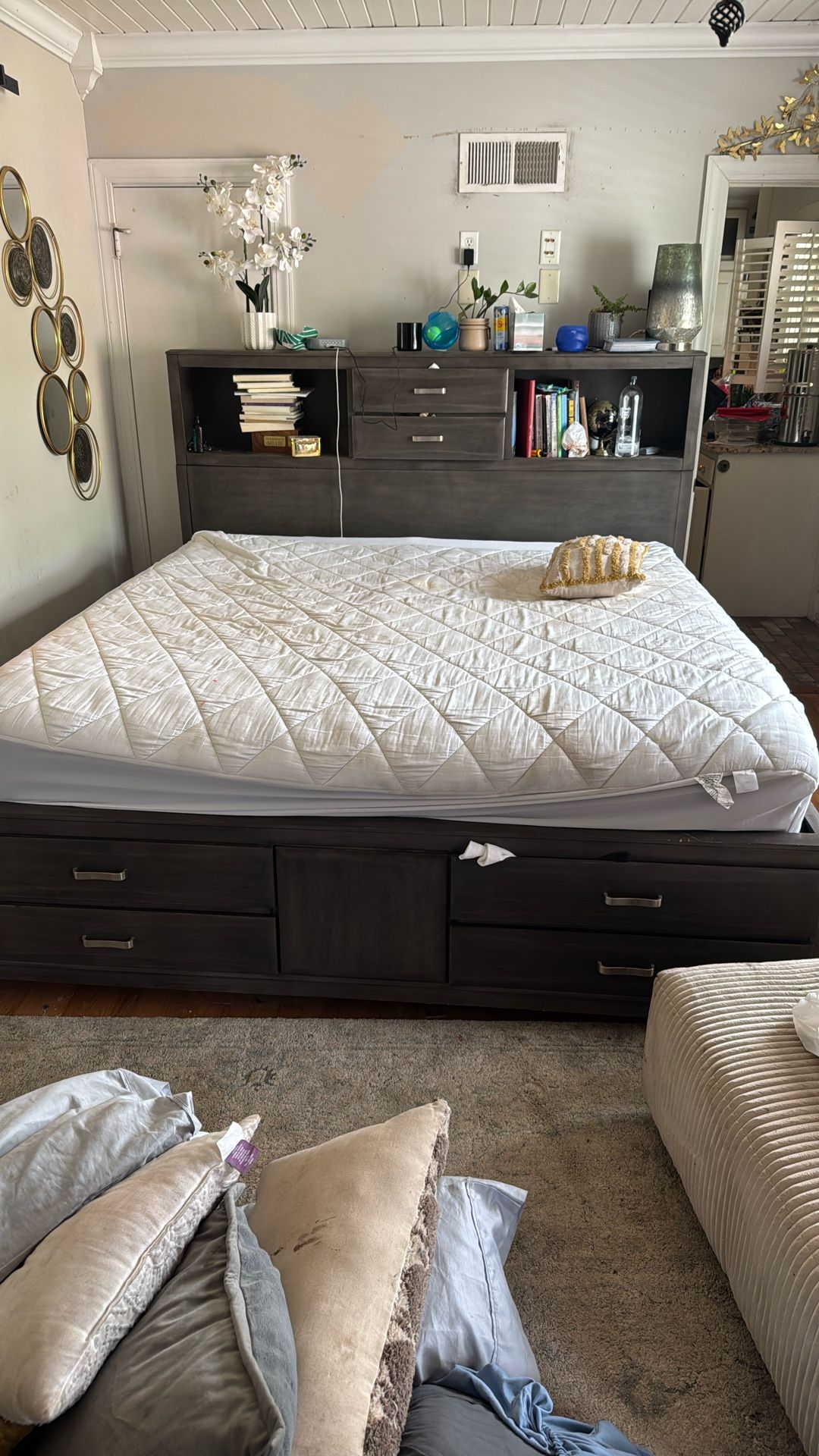 King Side Bed Frame With 8 Drawers For Storage