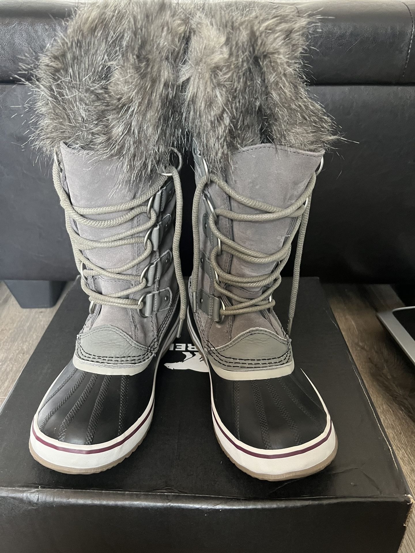 SOREL WOMEN'S JOAN OF ARCTIC SIZE 7