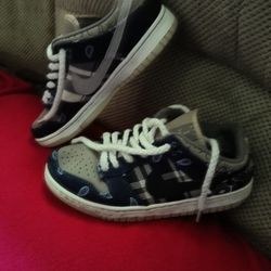  ****Nike- SB DUNK LOW -TRAVIS SCOTT SNEAKERS****