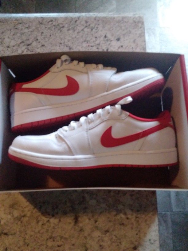 Nike Jordan 1 Varsity Red Size 12