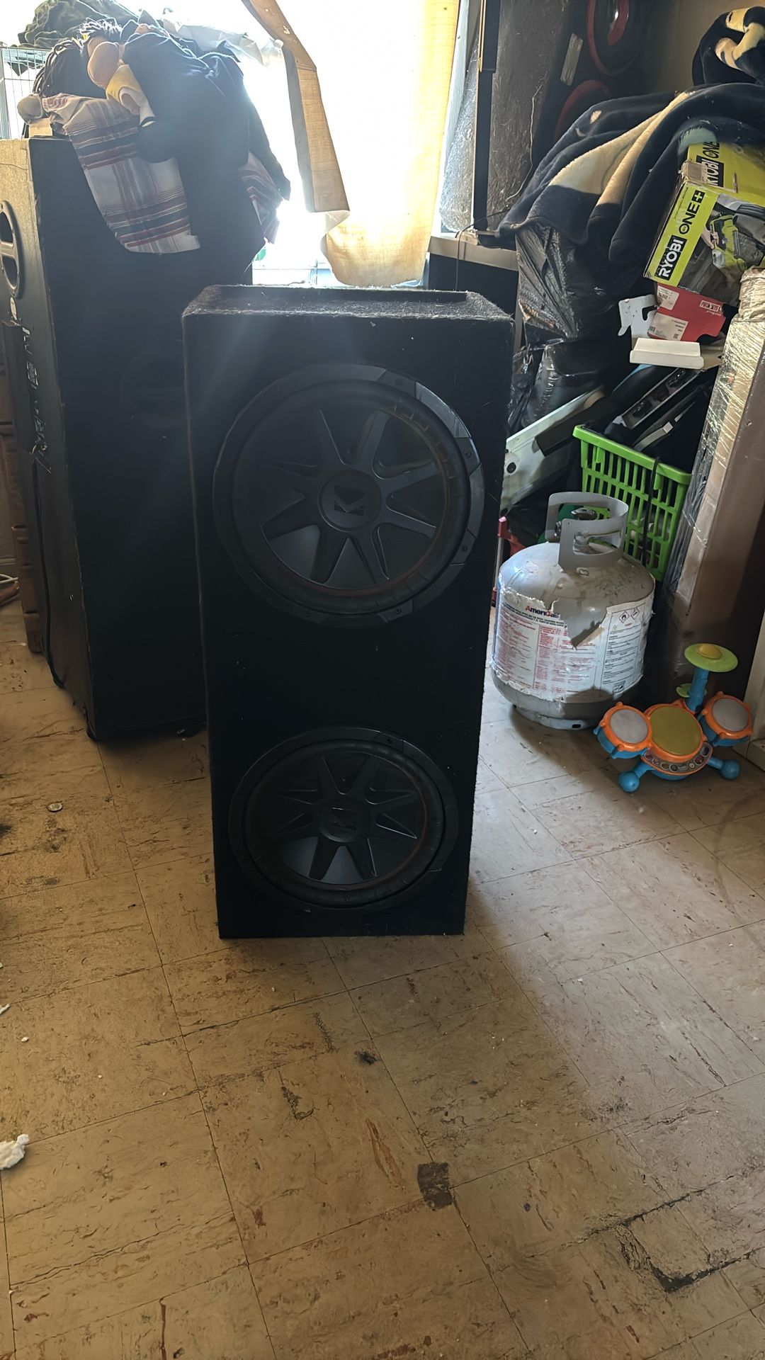 2 12s Kicker Comp R And Box Is Not Ported