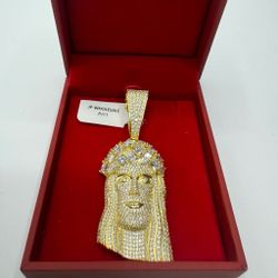 A Moissanite Pendent in Sterling Silver with a CTW of 10.98 in Bugget Style.