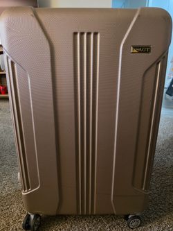 Suitcase Big size.  Good Condition/Hardly Used. Light pink. 20$/Negotiable