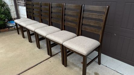Beautiful Dining Chairs ( Set of 6 ) Used but in very good condition! Sturdy!