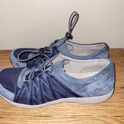 WOMEN'S DANSKO SIZE 40 (U.S 9.5-10)