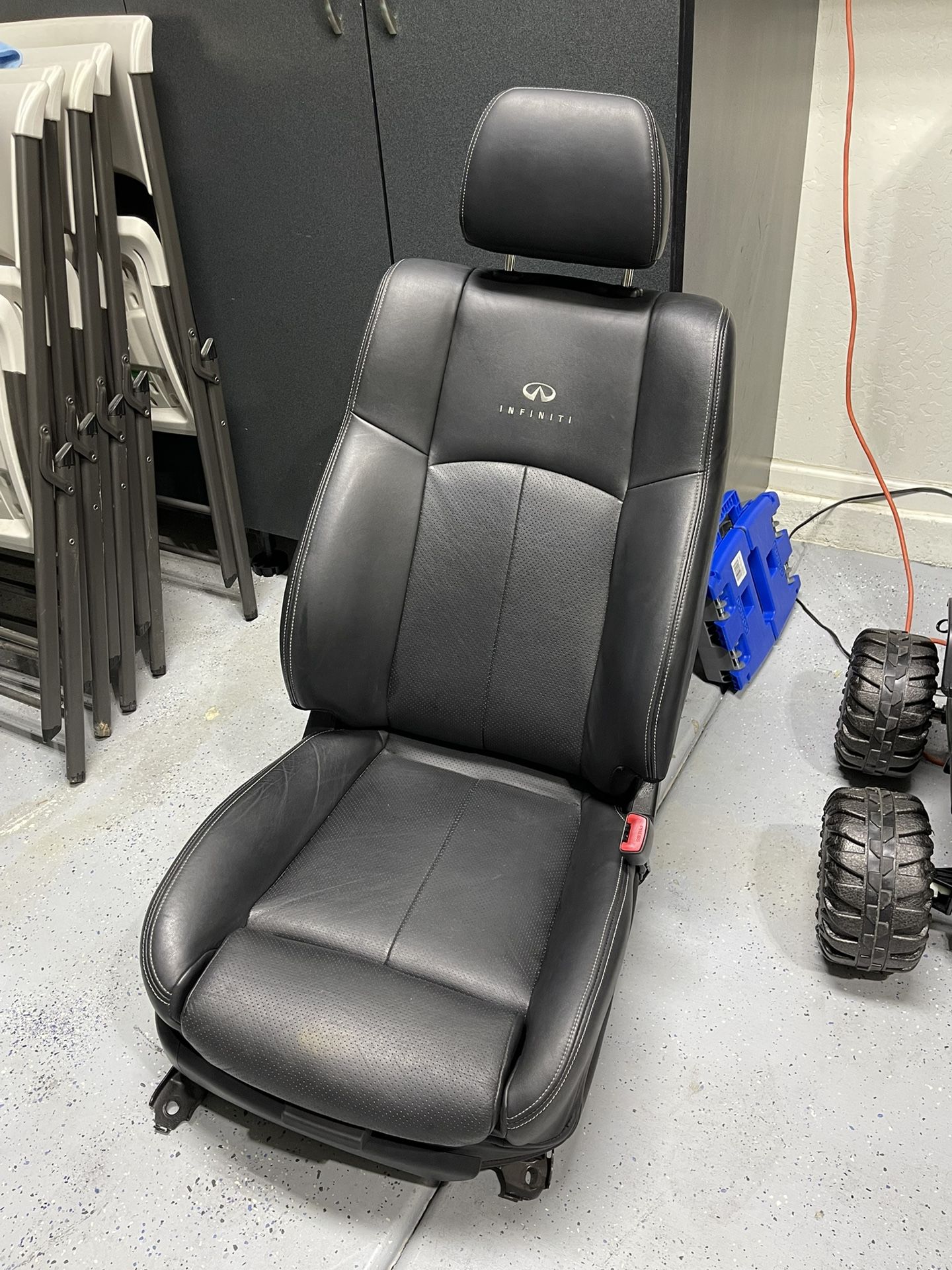 Infiniti G37 Seat 