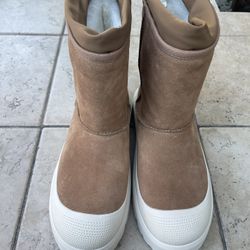 UGGS BOOTS FOR MEN SIZE 11 NEW 