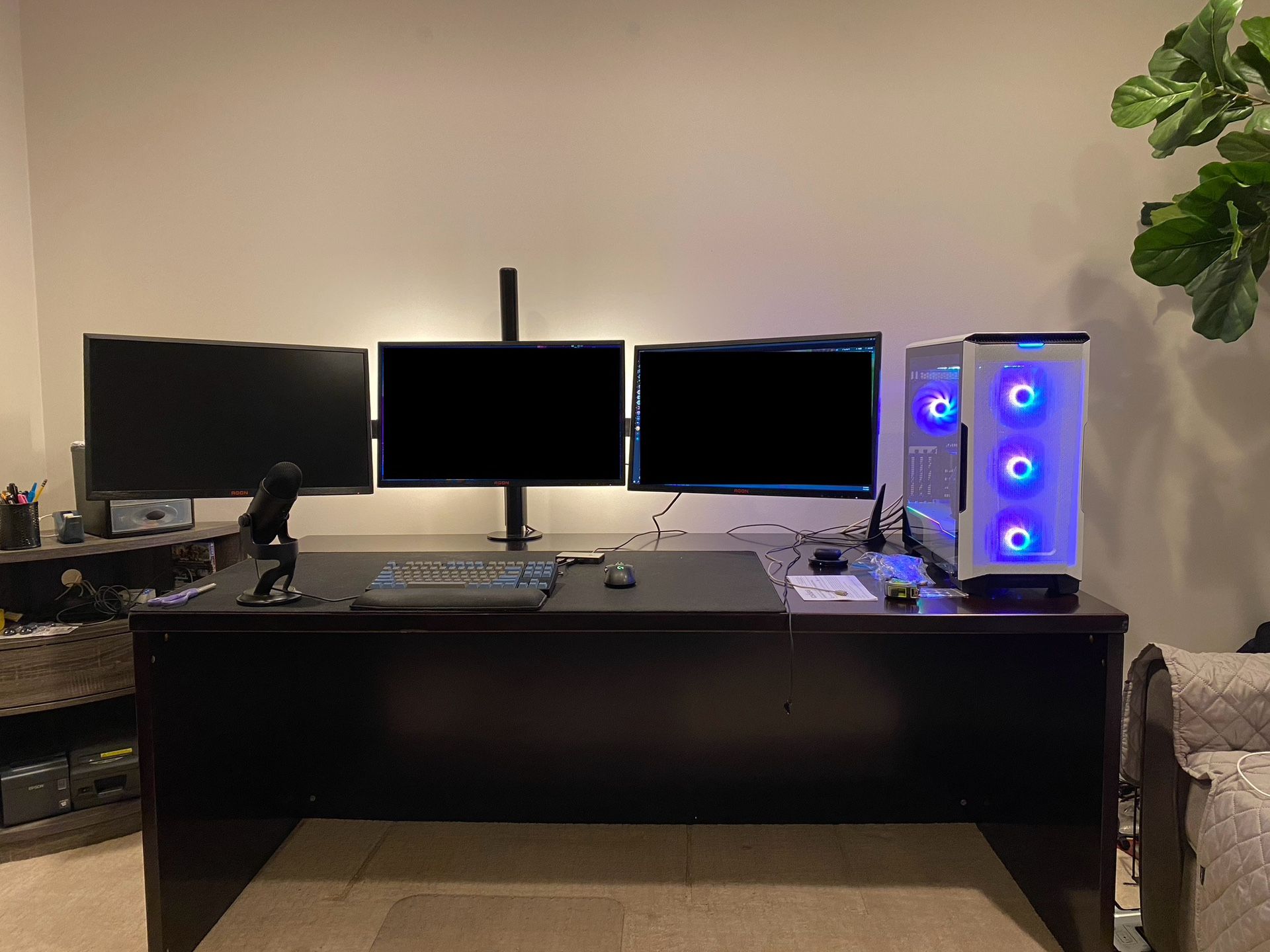 Triple Gaming Monitor Setup! Get Your Entire Epic Display Setup In One Place