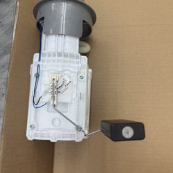 2004 VW Golf Fuel Pump Assembly And Oil Pan