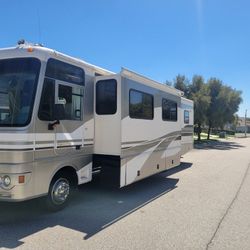 2002 Fleetwood Pace Arrow W/ Workhorse Chassis