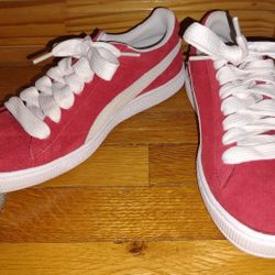PUMA Men's Suede Classic Sneaker Shoe 1(contact info removed). 
US size 9.5. Red
