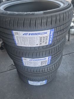 Set 235/45/18 WINRUN