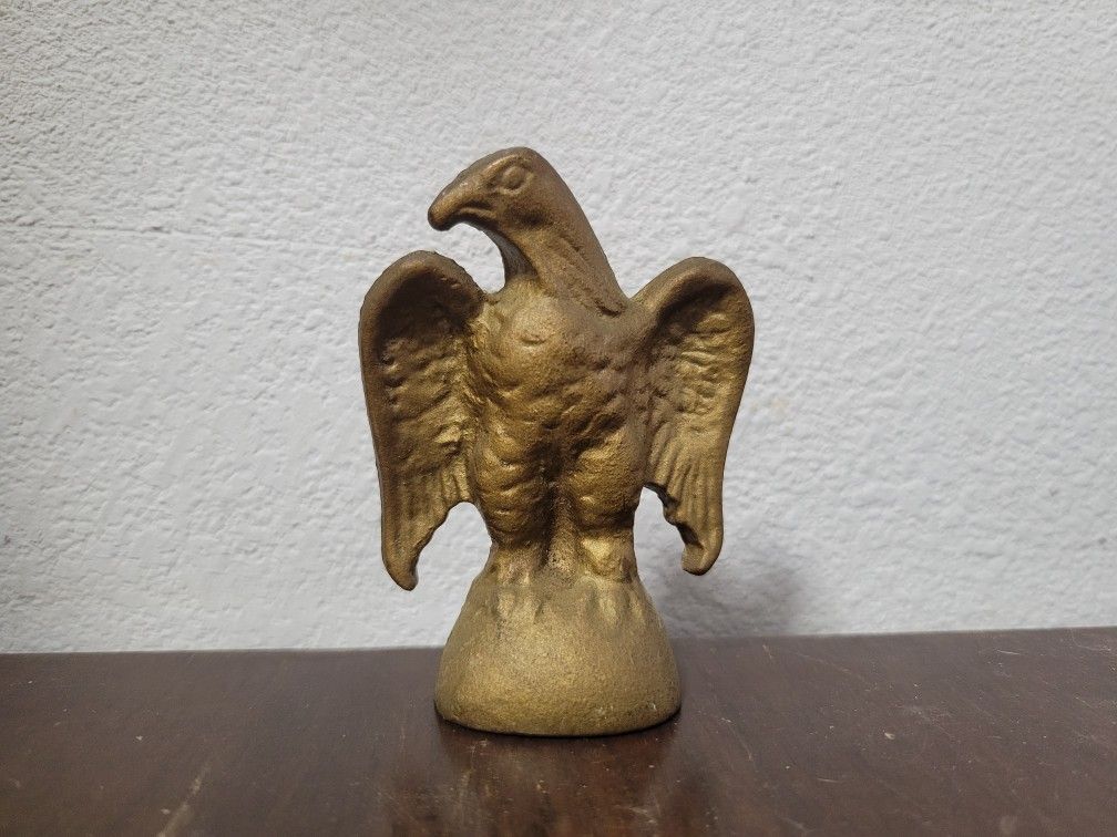 Vintage Cast Iron EAGLE PAPERWEIGHT Detailed Figural Metal Bird 3½"