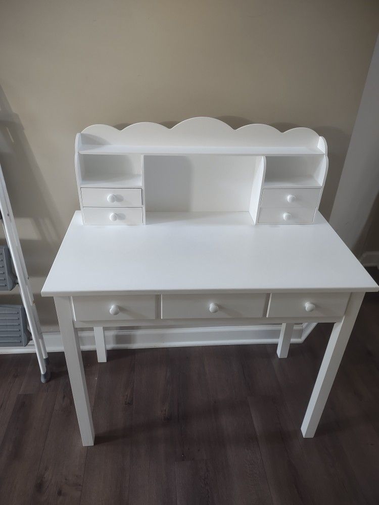 Small Girls Desk