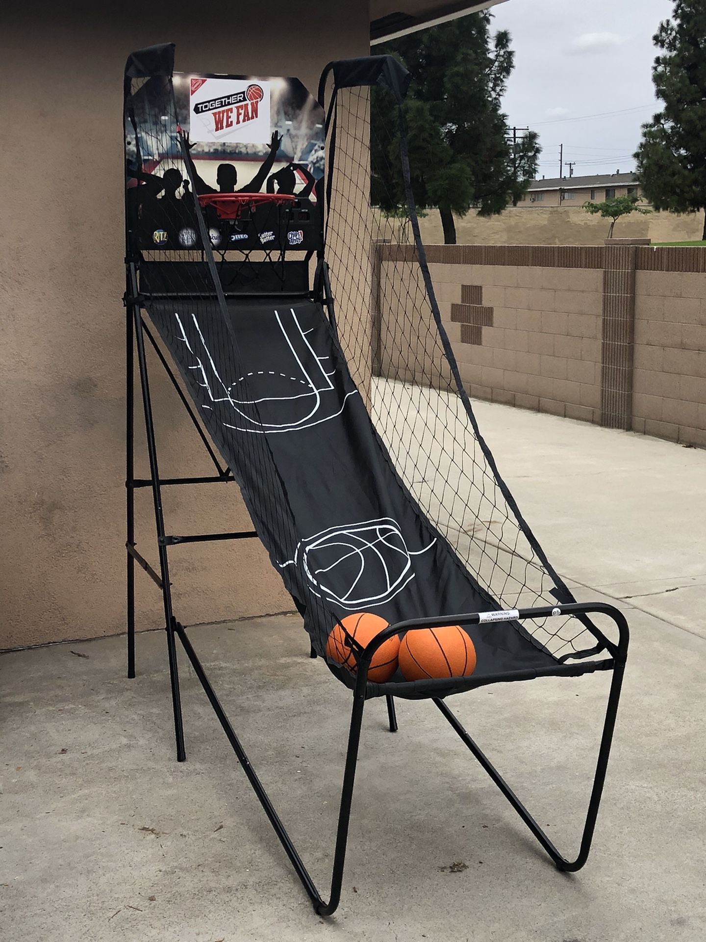 Basketball hoop indoor/outdoor