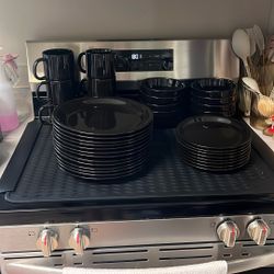 black dishes 